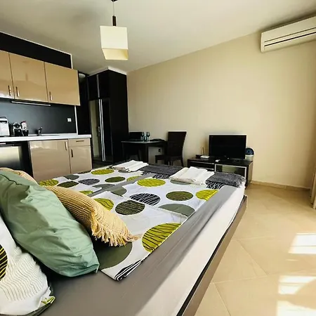 Lovely Studio Directly To Beach Area * לוזנטס