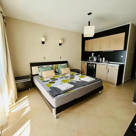 Lovely Studio Directly To Beach Area * לוזנטס